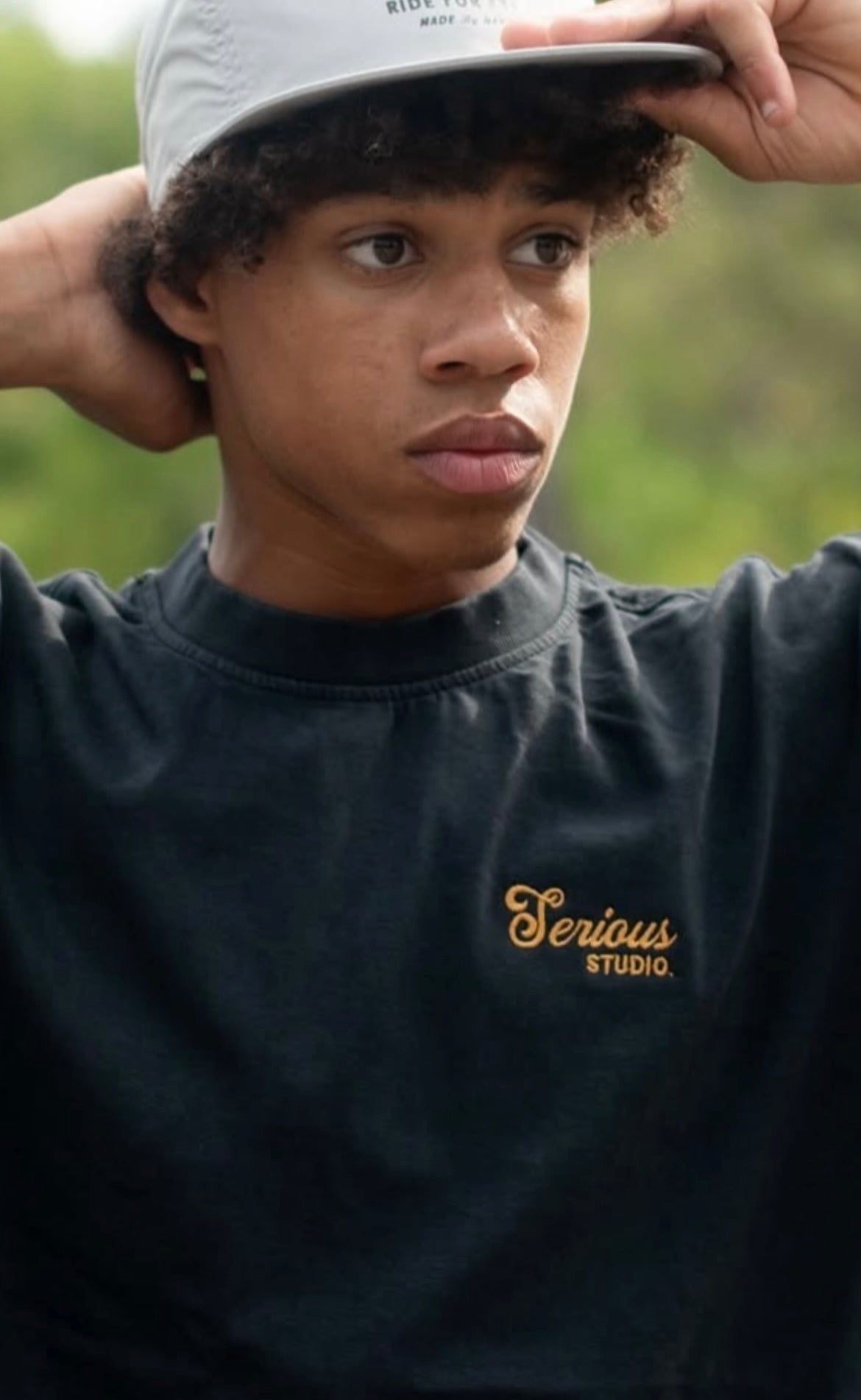 LUXURY SERIOUS STUDIOS SCRIPT TEE - BLACK